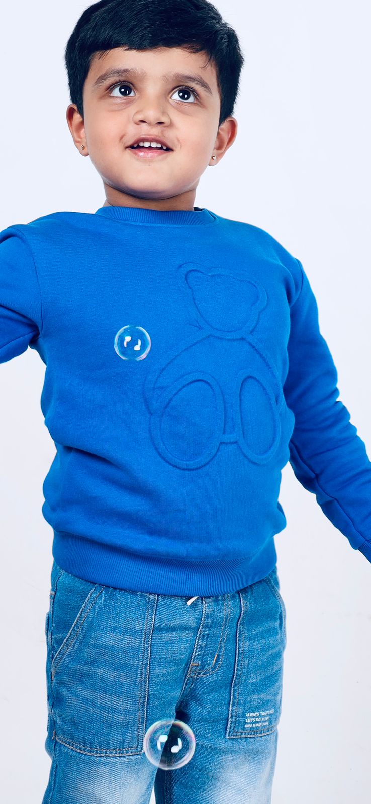 Kids Wear Sweat shirt Fleece 100% cotton with embossing for wholesale only . 
Premium design of kids sweatshirt 
Kids wear 
Sweat shirt 